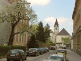 Blick auf die Penzinger Kirche Richtung stadteinw�rts
